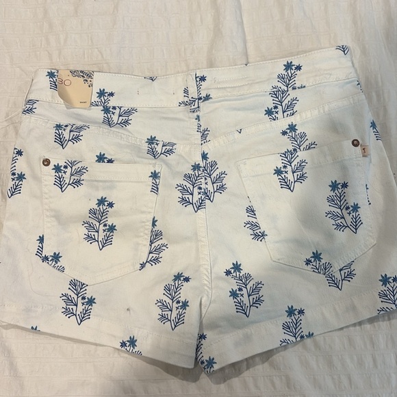 Anthropologie | Pilcro Ultra High Rise Denim Shorts White Floral Button Fly New - Picture 2 of 2